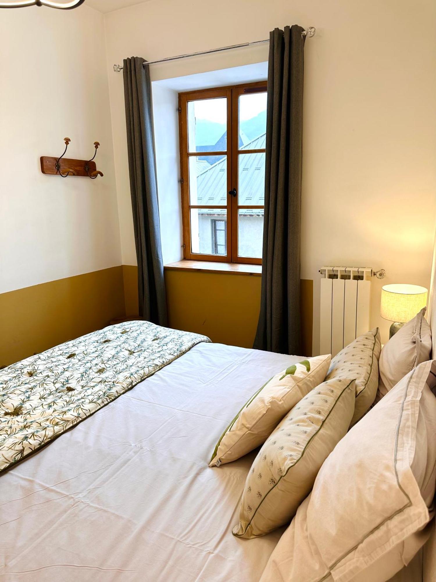 Auberge Le Glacier Bleu Mont-Dauphin Cameră foto
